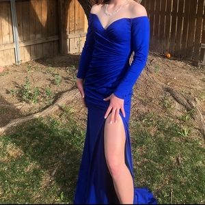 Prom dress! Super cute off the shoulders look!